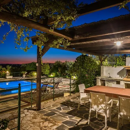 Вилла Petri Трапезаки