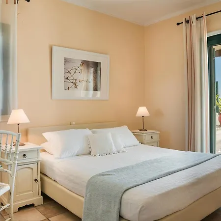 Petri Трапезаки